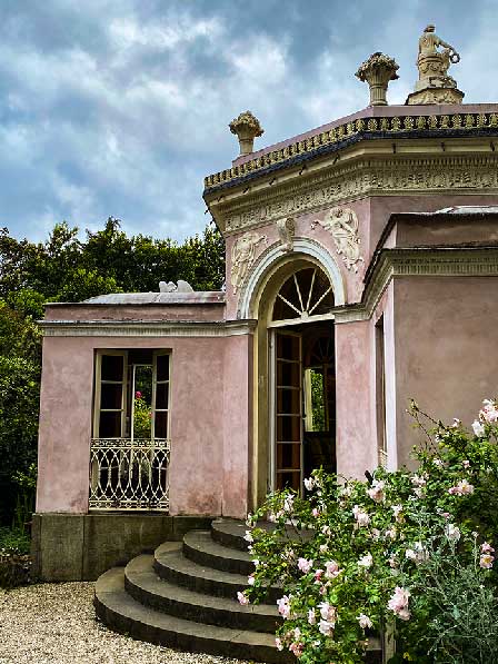 Il Casino di Flora nel parco della villa Durazzo Pallavicini per un weekend in liguria