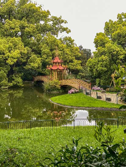 Lago grande nel parco della villa Durazzo Pallavicini Genova Pegli