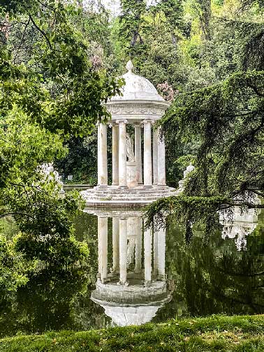 tempietto di Diana, nel parco della villa Durazzo Pallavicini per un weekend in liguria