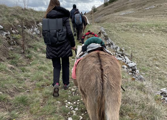 Trekking con asino a Santo Stefano di Sessanio in Abruzzo due giorni in Abruzzo